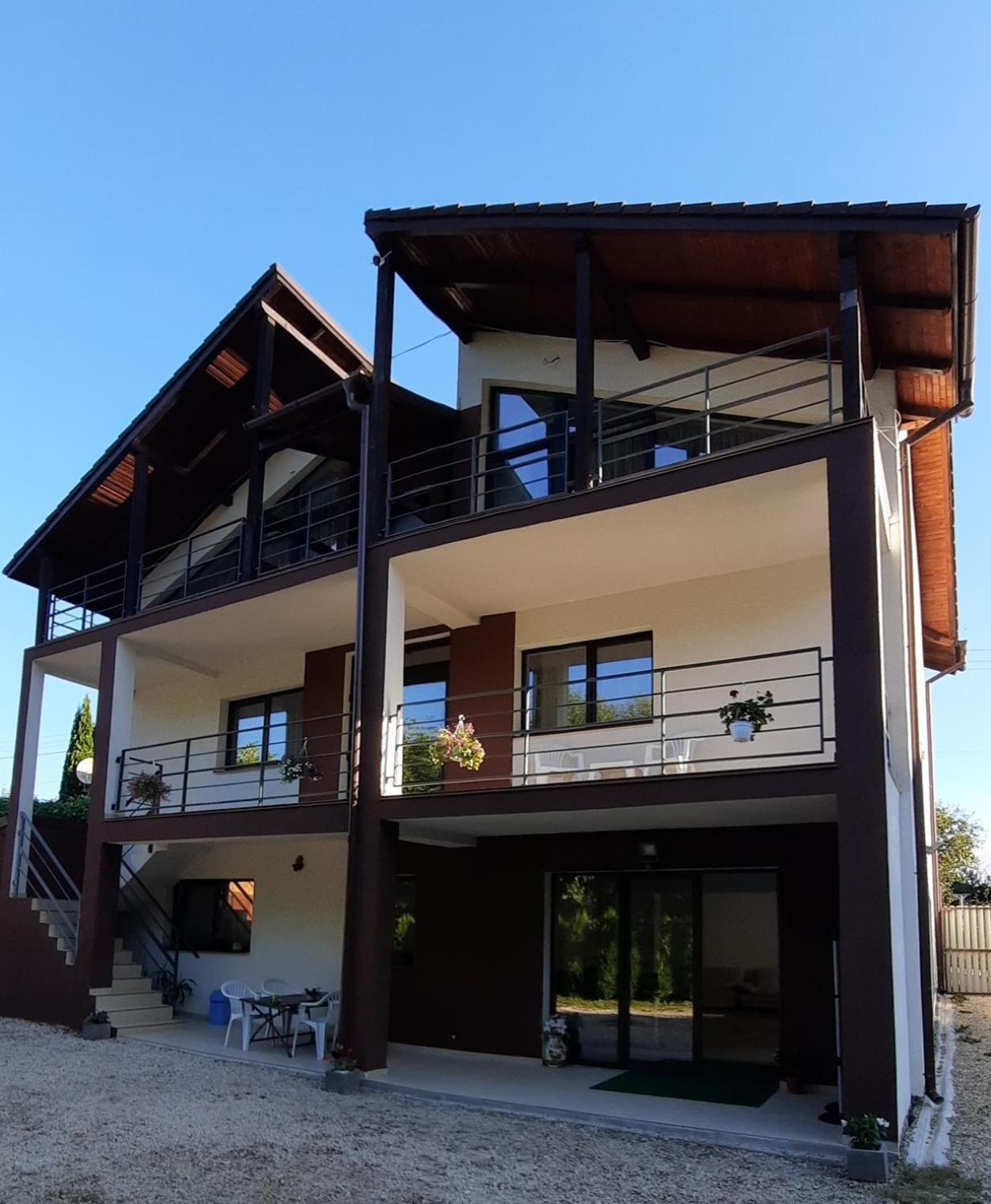 Vila Emma Rîşnov Luaran gambar