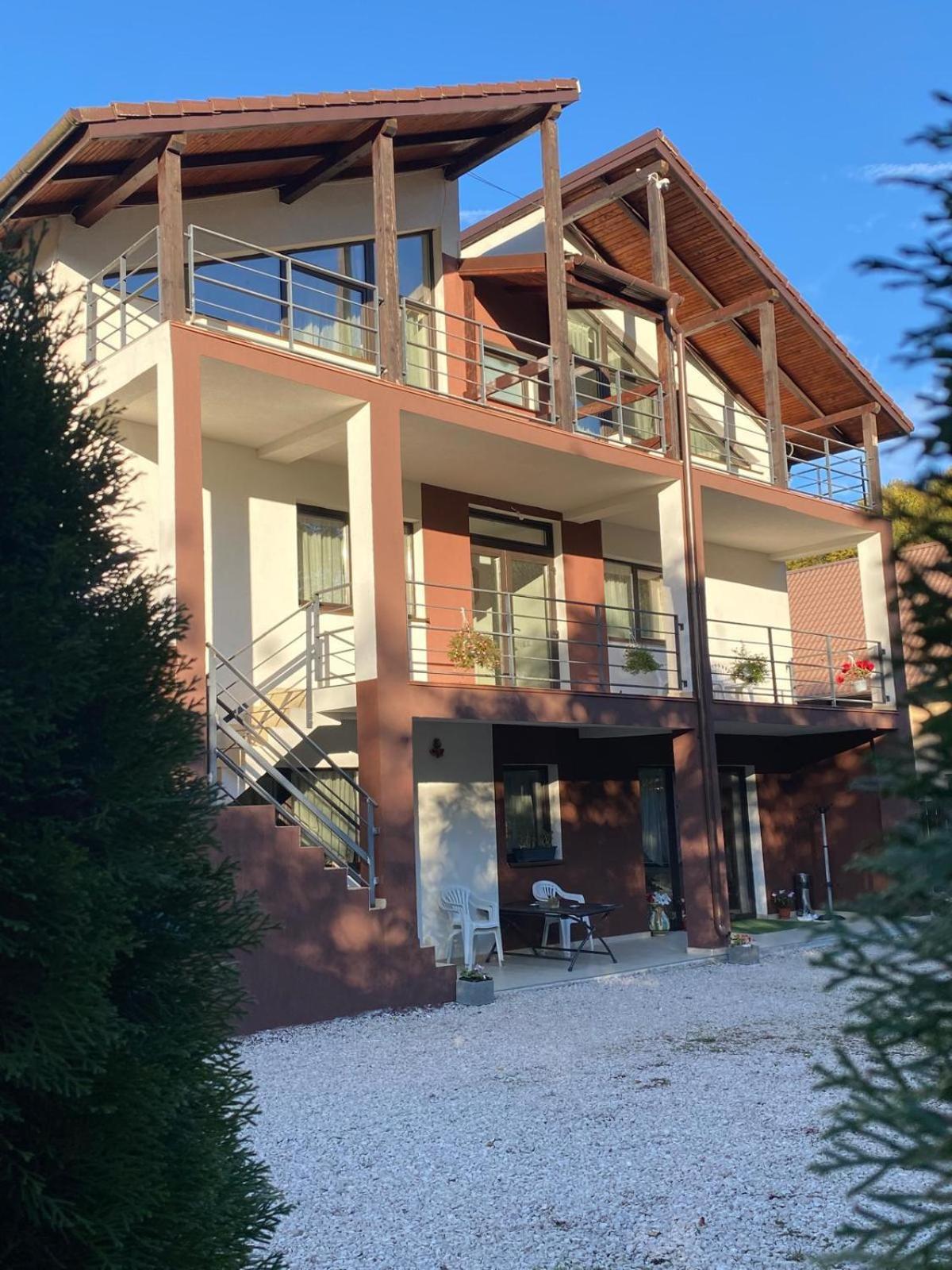Vila Emma Rîşnov Luaran gambar