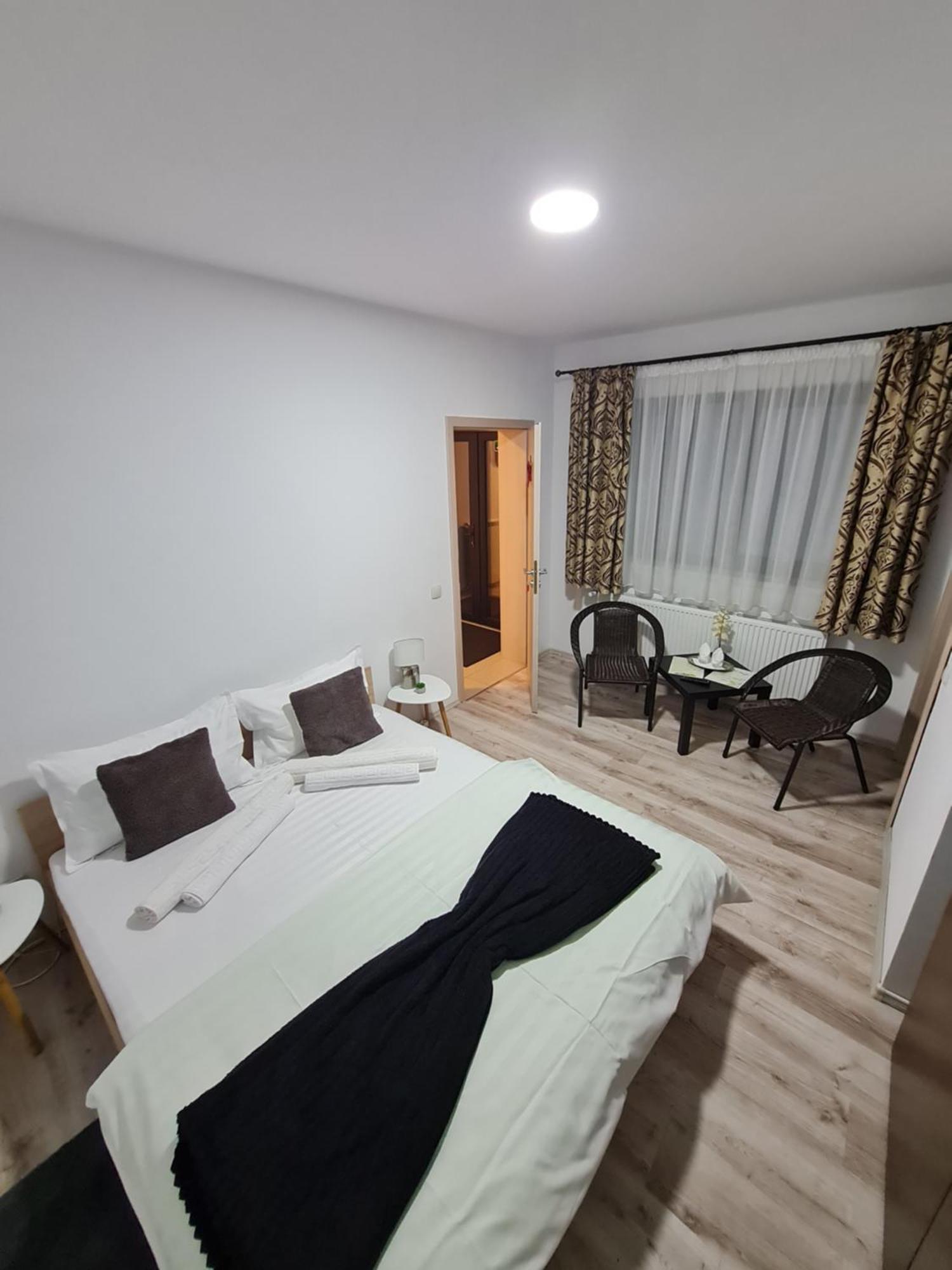Vila Emma Rîşnov Bilik gambar