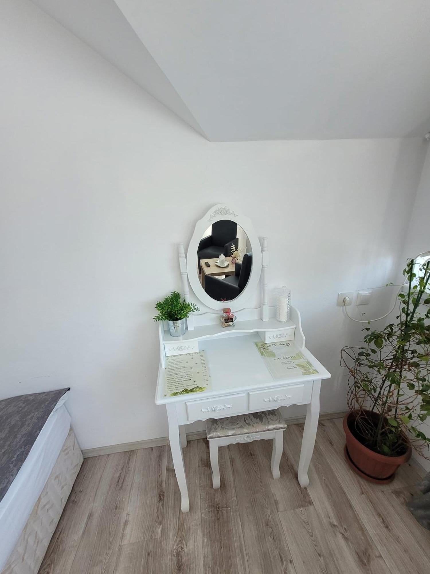 Vila Emma Rîşnov Bilik gambar